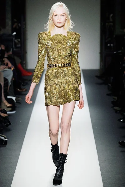 Look 17